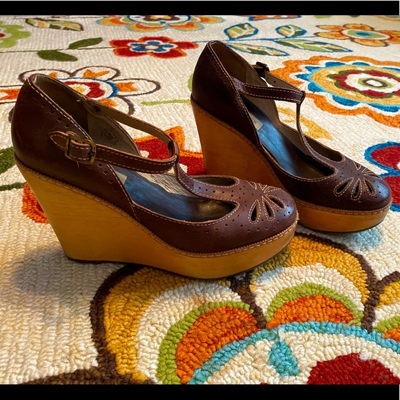Steve Madden Vintage Y2K Brown Leather & Cutout Wood Wedges - Picture 9 of 16